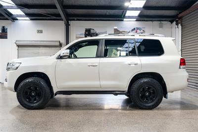 2016 Toyota Landcruiser - Thumbnail