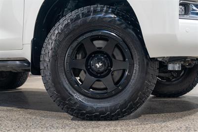 2016 Toyota Landcruiser - Thumbnail
