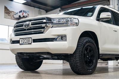 2016 Toyota Landcruiser - Thumbnail