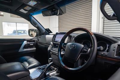 2016 Toyota Landcruiser - Thumbnail