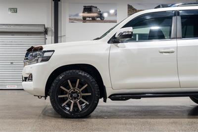 2021 Toyota Landcruiser - Thumbnail
