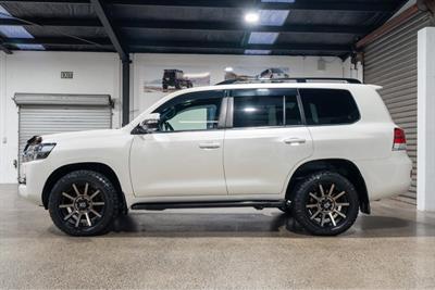 2021 Toyota Landcruiser - Thumbnail