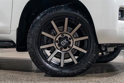 2021 Toyota Landcruiser - Thumbnail