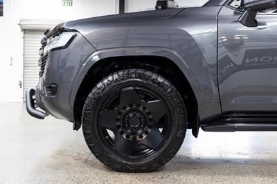 2024 Toyota Landcruiser - Thumbnail