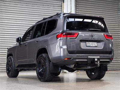 2024 Toyota Landcruiser - Thumbnail