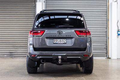 2024 Toyota Landcruiser - Thumbnail