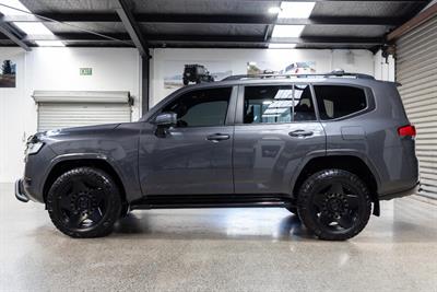 2024 Toyota Landcruiser - Thumbnail