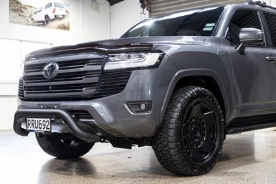 2024 Toyota Landcruiser - Thumbnail