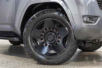 2024 Toyota Landcruiser - Thumbnail