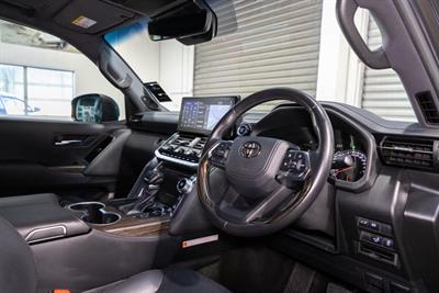 2024 Toyota Landcruiser - Thumbnail