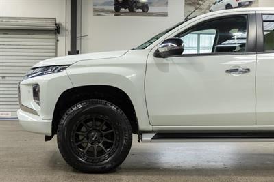 2022 Mitsubishi Triton - Thumbnail