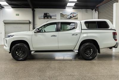 2022 Mitsubishi Triton - Thumbnail