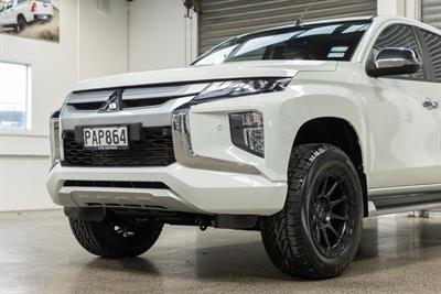 2022 Mitsubishi Triton - Thumbnail