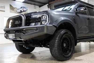 2023 Ford Everest - Thumbnail