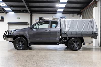 2022 Toyota Hilux - Thumbnail