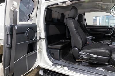 2022 Toyota Hilux - Thumbnail