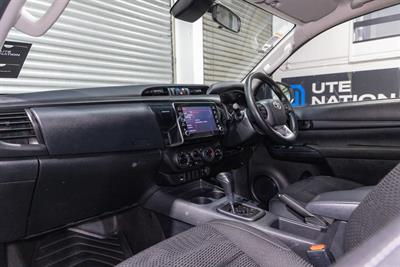 2022 Toyota Hilux - Thumbnail