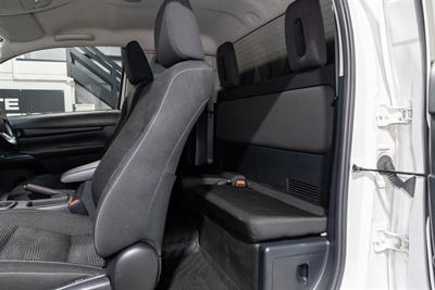 2022 Toyota Hilux - Thumbnail