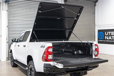 2024 Toyota Hilux - Thumbnail