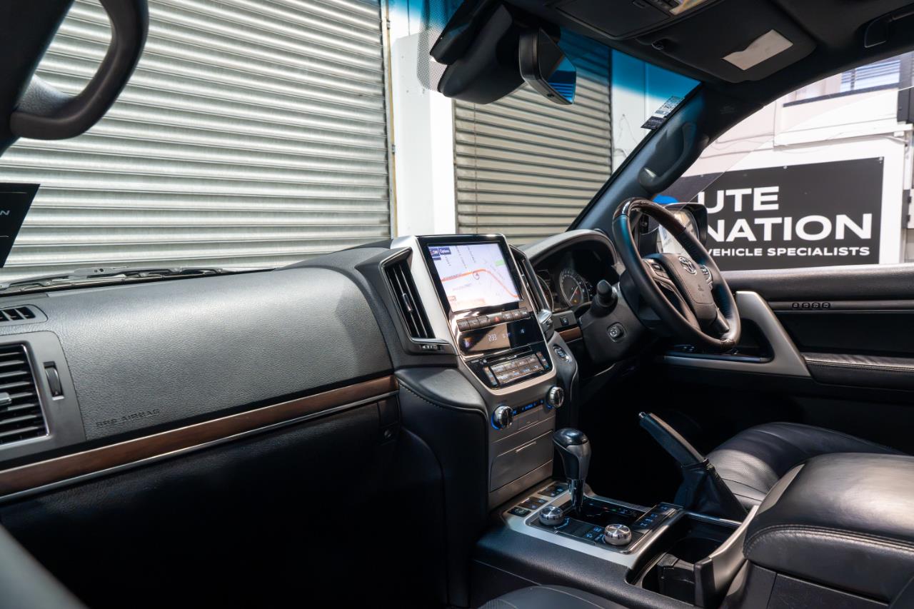 2017 Toyota Landcruiser