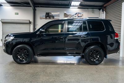2017 Toyota Landcruiser - Thumbnail
