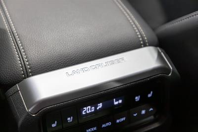 2025 Toyota LANDCRUISER PRADO - Thumbnail