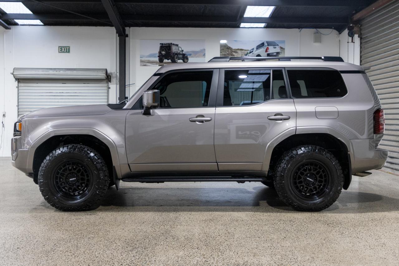2025 Toyota LANDCRUISER PRADO
