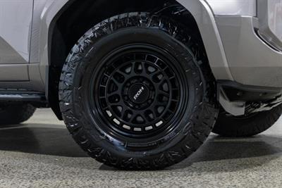 2025 Toyota LANDCRUISER PRADO - Thumbnail