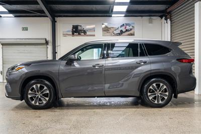 2022 Toyota Highlander - Thumbnail