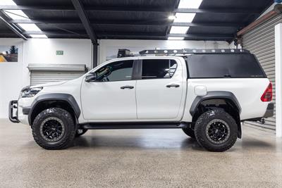2024 Toyota Hilux - Thumbnail