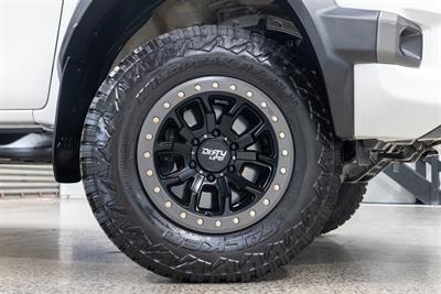 2024 Toyota Hilux - Thumbnail