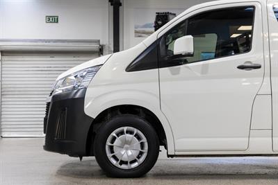 2020 Toyota Hiace - Thumbnail