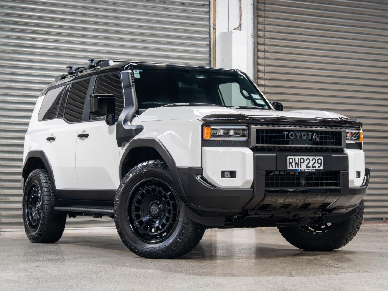 2025 Toyota LANDCRUISER PRADO