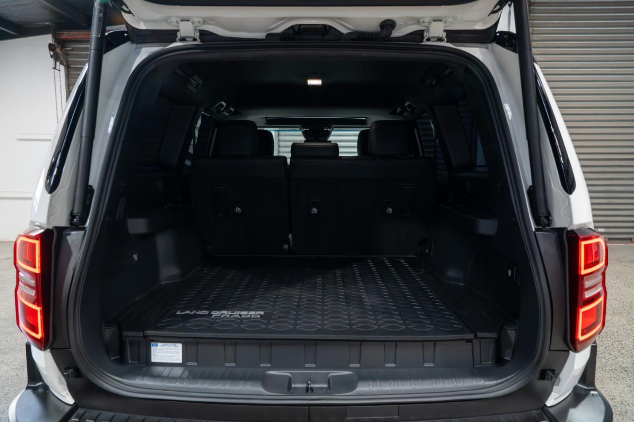 2025 Toyota LANDCRUISER PRADO