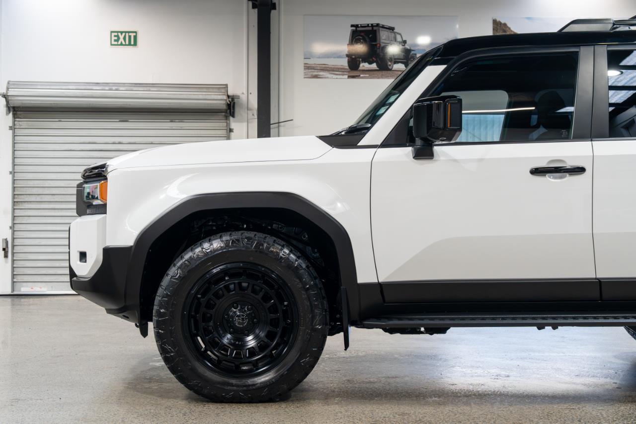 2025 Toyota LANDCRUISER PRADO