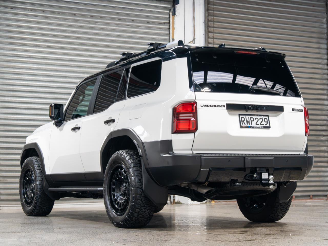 2025 Toyota LANDCRUISER PRADO
