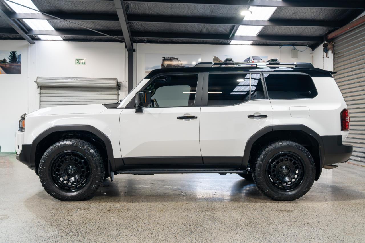 2025 Toyota LANDCRUISER PRADO