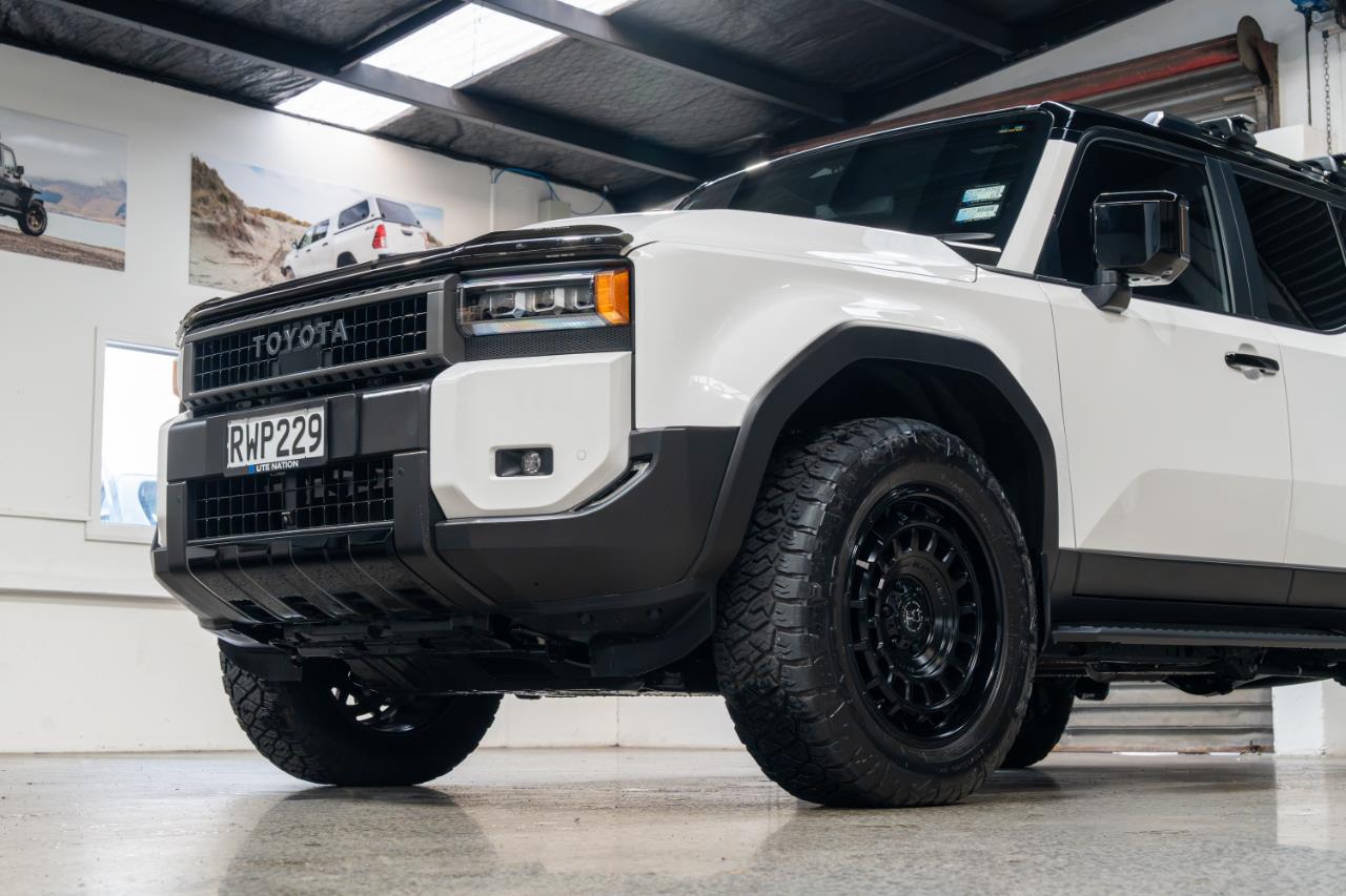 2025 Toyota LANDCRUISER PRADO
