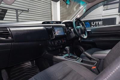 2025 Toyota Hilux - Thumbnail