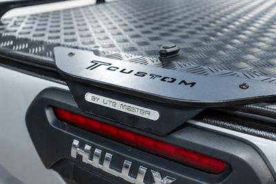2025 Toyota Hilux - Thumbnail