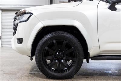 2021 Toyota Landcruiser - Thumbnail
