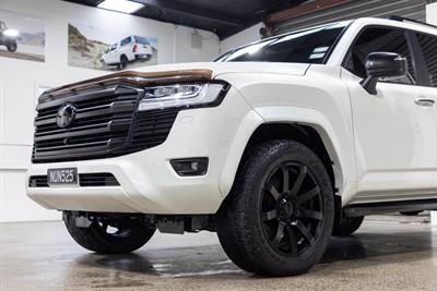 2021 Toyota Landcruiser - Thumbnail