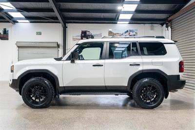 2024 Toyota LANDCRUISER PRADO - Thumbnail