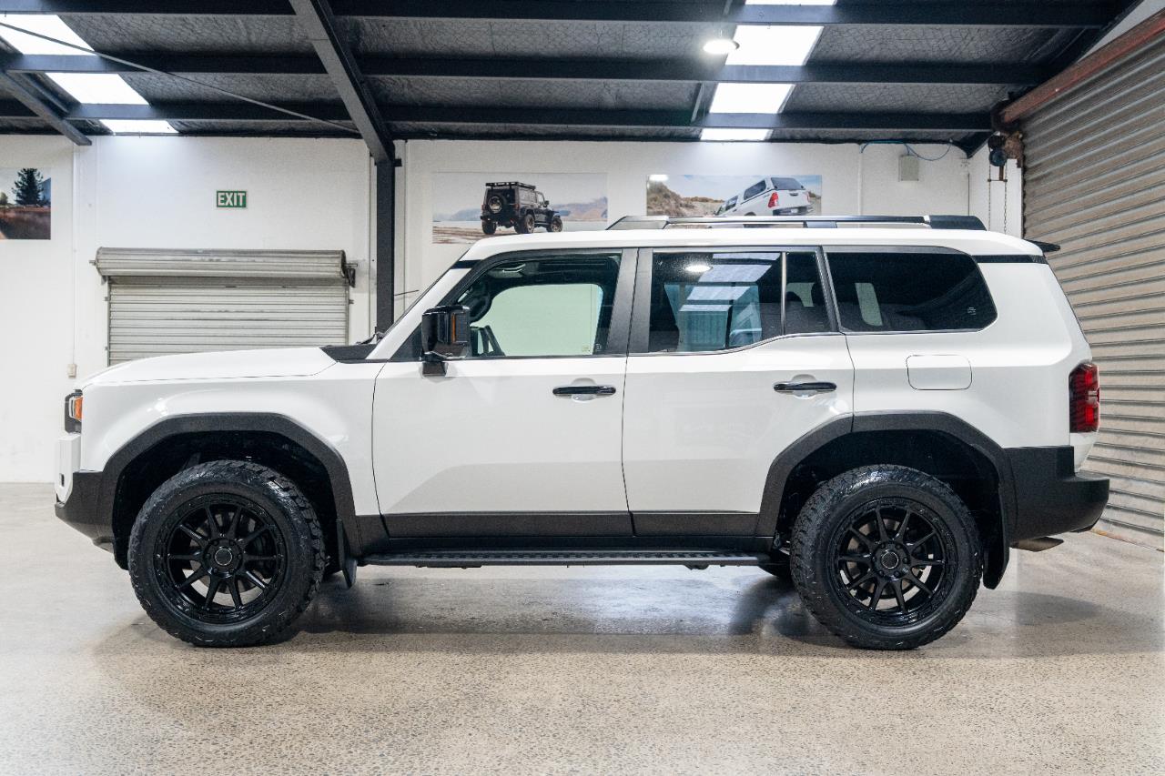 2024 Toyota LANDCRUISER PRADO