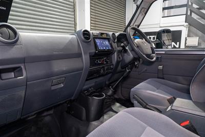 2023 Toyota Landcruiser - Thumbnail