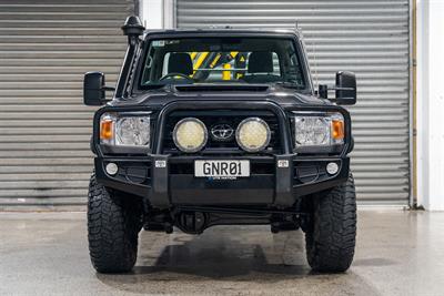 2023 Toyota Landcruiser - Thumbnail