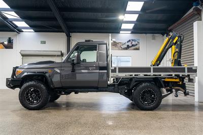2023 Toyota Landcruiser - Thumbnail