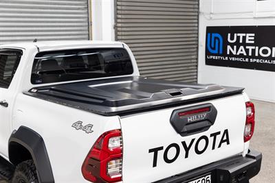 2023 Toyota Hilux - Thumbnail