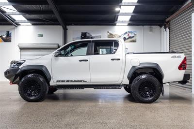 2023 Toyota Hilux - Thumbnail