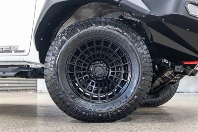 2023 Toyota Hilux - Thumbnail